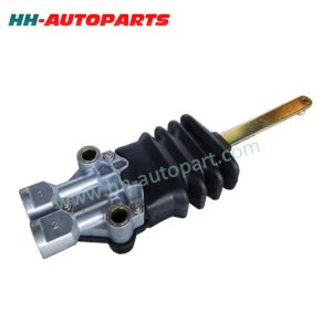 Level Valve for Renault 5021170190 4640070020 Volvo 20531967 Euro Truck Aftermarket Parts HH-AutoParts Ref No. DAF 1505082, 1518094 Iveco 08188642, 8188642 Renault 5021170190 Volvo 20531967, 3198233, 8141934 WABCO 4640070030, 4640070020 Description Level Valve Application Iveco EuroTech, EuroStar, Stralis, AT/AS Stralis, EuroTrakker Volvo F/FL 6 (-2000), F/FL/FM 7, FLC FM 7 Volvo FH/FM/FMX/NH 9/10/11/12/13/16 FH 12 1993-2005, FH 16 1993-2006, FM 9 2001-2005, FM 10, FM 12 1998-2005, FH/FM 2005-2012, FMX, NH 12 /BR