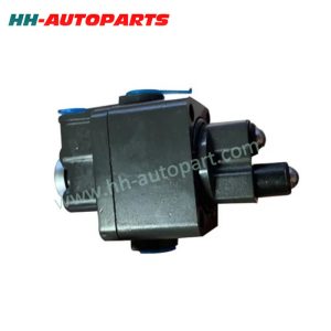 SV3368 0069237 93159298 Knorr Gearbox Inhibitor Valve for DAF European Truck Parts HH-AutoParts Ref No. DAF 0069237, 0692183, 692183, 69237 Iveco 93159298 MAN 81521706064, 81521706128 Mercedes-Benz 0002609757, 0012606257, 0012606657, 0012606757 Renault 5000293472 Volvo 1526797, 1662413 Knorr SV3368, SV3367, I76936, I87538 Description Knorr Gearbox Inhibitor Valve Application DAF F 800/1000/1100, F 1300/1600/1700, F 1800/1900/2100, F 2300/2500/2700, F 75/85/95, 85 CF, CF 75, Bus MAN F/M/L 2000, F/M/G 90, F 7/8/9 F 8, M/F 90, L/M/F 2000 Mercedes-Benz O 300-/O 400-Series / Setra S 200-/S 300-Series BM 397 Mercedes-Benz SK/MK/NG-Series 16 S-112/130, 16 S-160/190