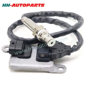 5WK96674A 2894939 NOx Sensor for Cummins 12V Blue Bird Freightliner Kenworth Peterbilt Spartan Western Star Volvo Nitrogen Oxide Sensor HH-AutoParts Ref No. 5WK96674A 2894939 Description Nox Sensor Application Cummins 12V Volvo